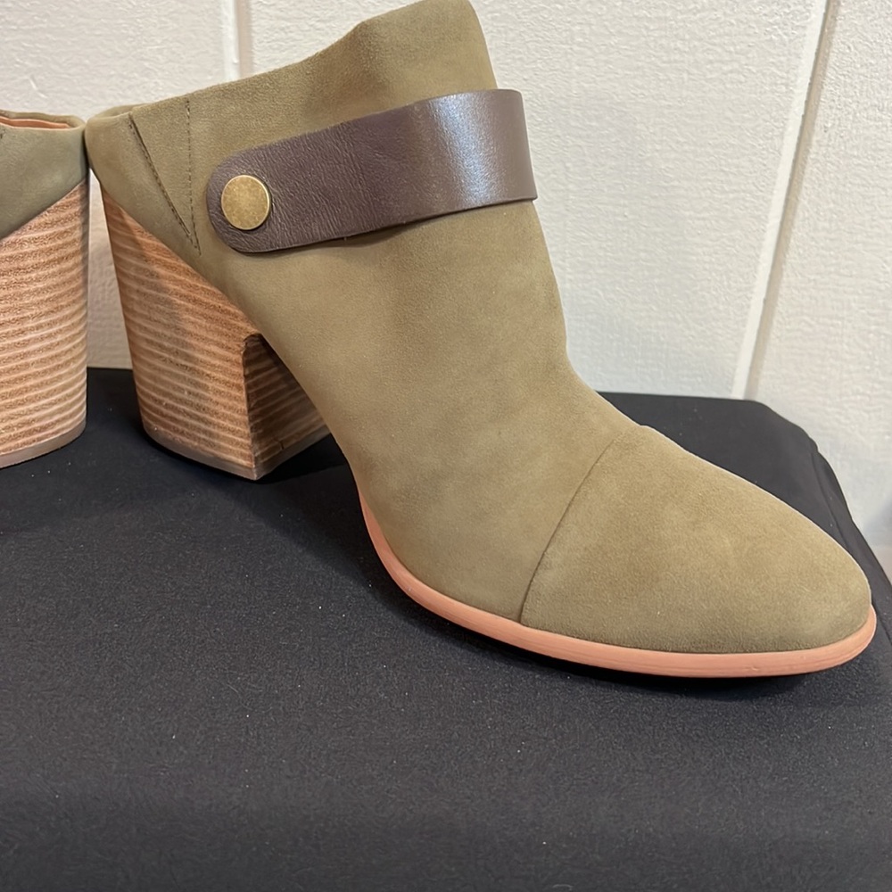 Linea Paolo Logan Green Burnished & Nubuck Leather Bootie - Picture 3 of 9
